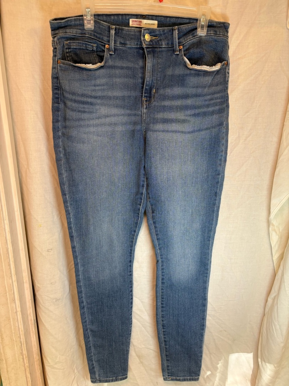 Signature Levi Strauss Mid Rise Skinny Jeans Women’s 16L 33x32 Medium Wash